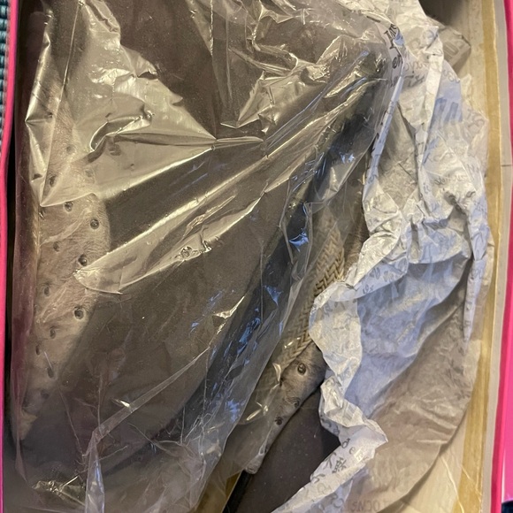 Grey wedge sandals.  Never worn still in box size 11. - Picture 8 of 8